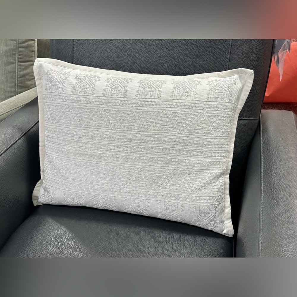 NEW RALPH LAUREN HOME THROW PILLOW WHITE & GRAY WOVEN ON BOTH SIDES 15 X 20